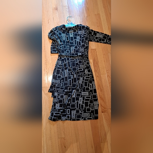 Wraparound dress - Picture 3 of 4